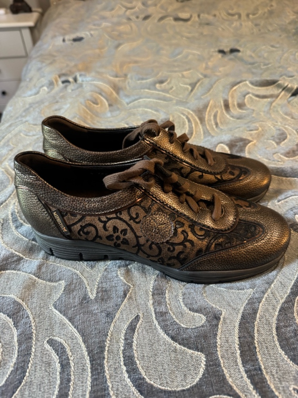 NWOT Mephisto size 8 Lace-Up Women's RunOff Shoes